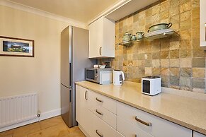 Host Stay Bridge Court