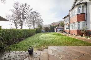 Host Stay Deepdale Apartment