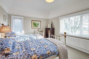 Host Stay Deepdale Apartment