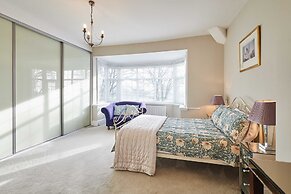 Host Stay Deepdale Apartment
