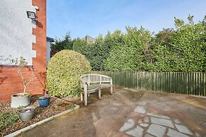 Host Stay Deepdale Apartment
