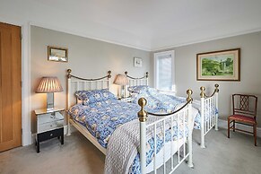 Host Stay Deepdale Apartment
