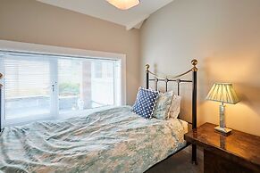 Host Stay Deepdale Apartment