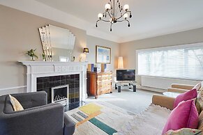 Host Stay Deepdale Apartment