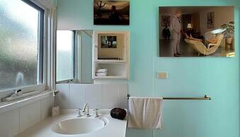 & Art Motel