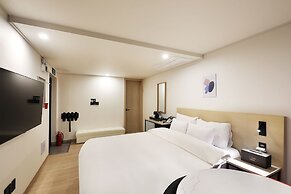 J-Bay Tourist Hotel