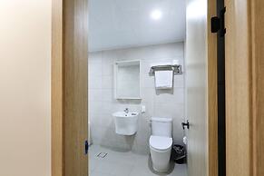J-Bay Tourist Hotel