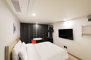 J-Bay Tourist Hotel