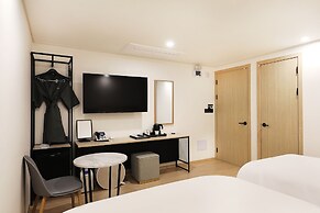 J-Bay Tourist Hotel