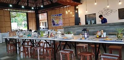 Saltitude Dive & Beach Resort