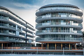 Modern Waterfront Studio Balcony&Parking