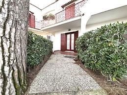 Flat in Seafront Residence With Pool