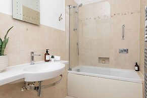 Buttercup - Super King Ensuite Room in Sidlesham