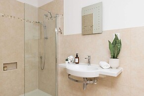 Clover - Super King Ensuite Room in Sidlesham