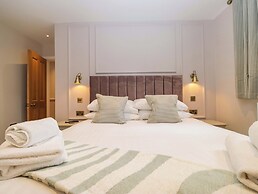 5 Caxton House