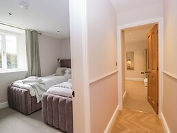 5 Caxton House