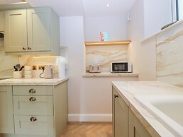 5 Caxton House