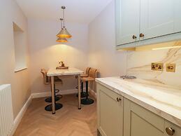 5 Caxton House