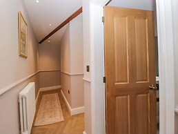 5 Caxton House