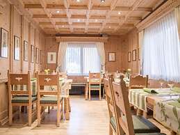 Hotel Alpina