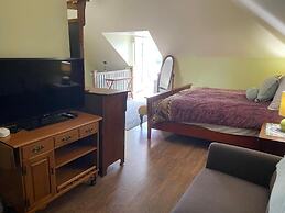 Colonial Charm Inn