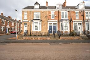 Apt - Sleeps 10 - Parking - Ideal for Contractors