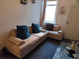 Apt - Sleeps 10 - Parking - Ideal for Contractors