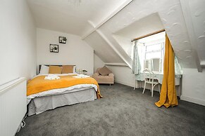 Apt - Sleeps 10 - Parking - Ideal for Contractors