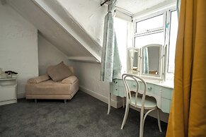 Apt - Sleeps 10 - Parking - Ideal for Contractors