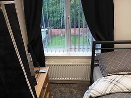 Dale Combe is a mid Terrace House