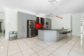 Zen Orient Luxurious 4BR Oasis With Private Pool
