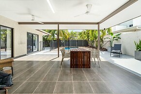 Zen Orient Luxurious 4BR Oasis With Private Pool