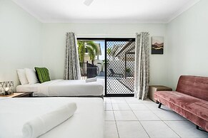 Zen Orient Luxurious 4BR Oasis With Private Pool