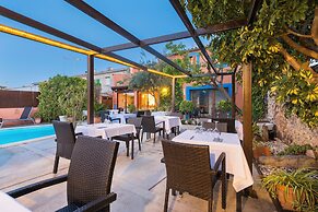 Hotel Moscari by CheelHotels