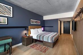 Moxy Ottawa Downtown