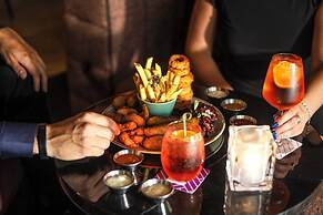 Moxy Ottawa Downtown