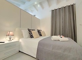 HOLMANN SUITE ROOMS