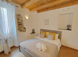HOLMANN SUITE ROOMS