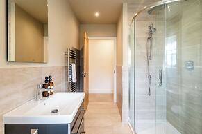 Luxury Cotswolds Estate with Pool