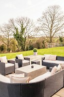 Luxury Cotswolds Estate with Pool