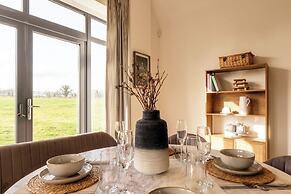 Luxury Cotswolds Estate with Pool