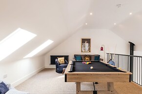 Luxury Cotswolds Estate with Pool