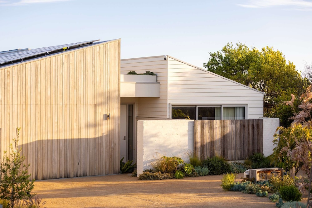 Bridgewater House Gas Heated Pool