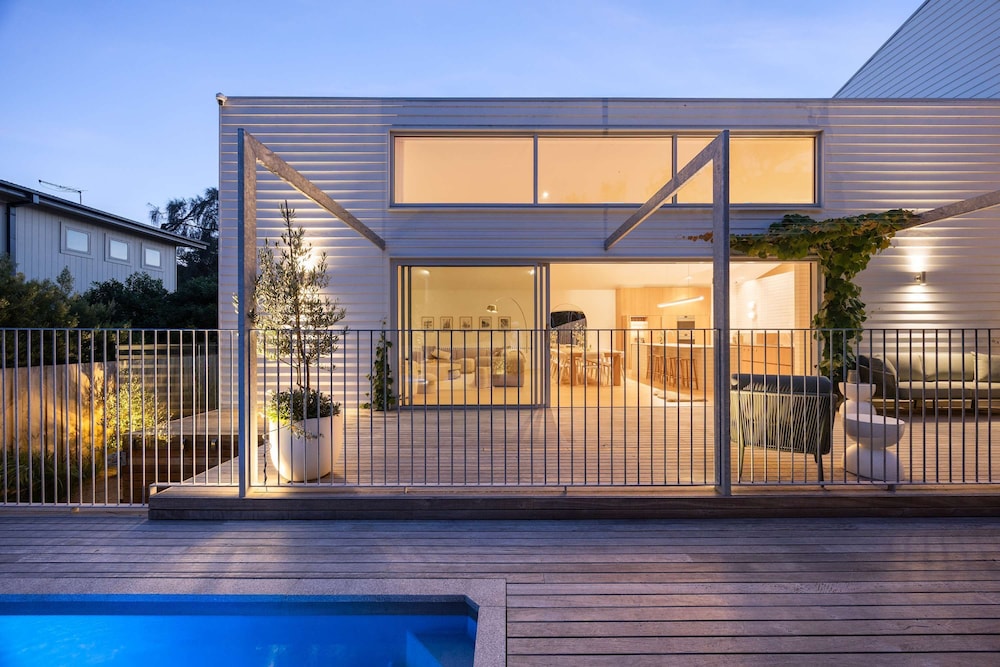 Bridgewater House Gas Heated Pool