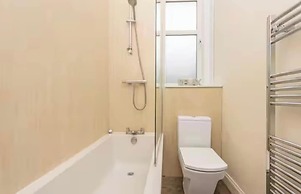 2-bed Apartment in Morningside - by Holiday Homes