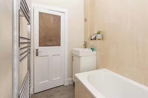 2-bed Apartment in Morningside - by Holiday Homes