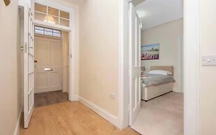 2-bed Apartment in Morningside - by Holiday Homes