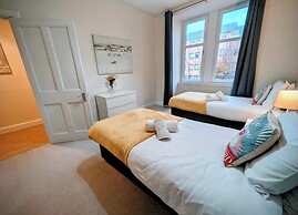 2-bed Apartment in Morningside - by Holiday Homes