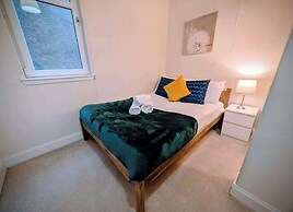 2-bed Apartment in Morningside - by Holiday Homes