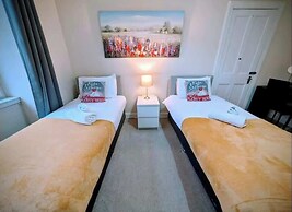2-bed Apartment in Morningside - by Holiday Homes